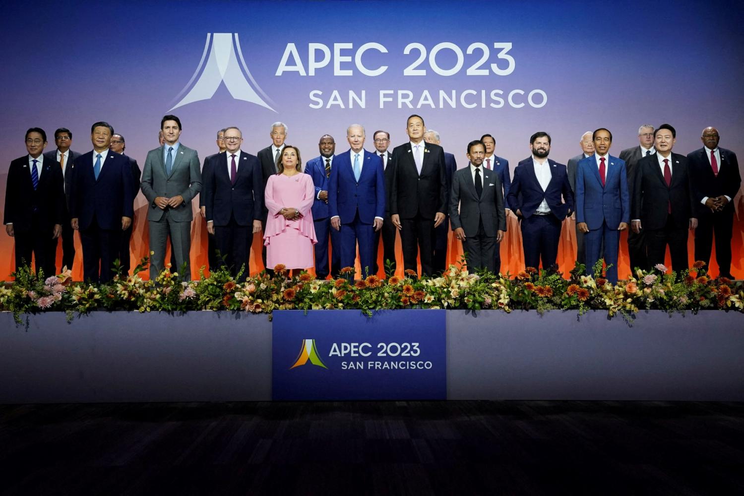 World leaders pose for a family photo at the Asia-Pacific Economic Cooperation (APEC) summit in San Francisco, California, U.S., November 16, 2023.